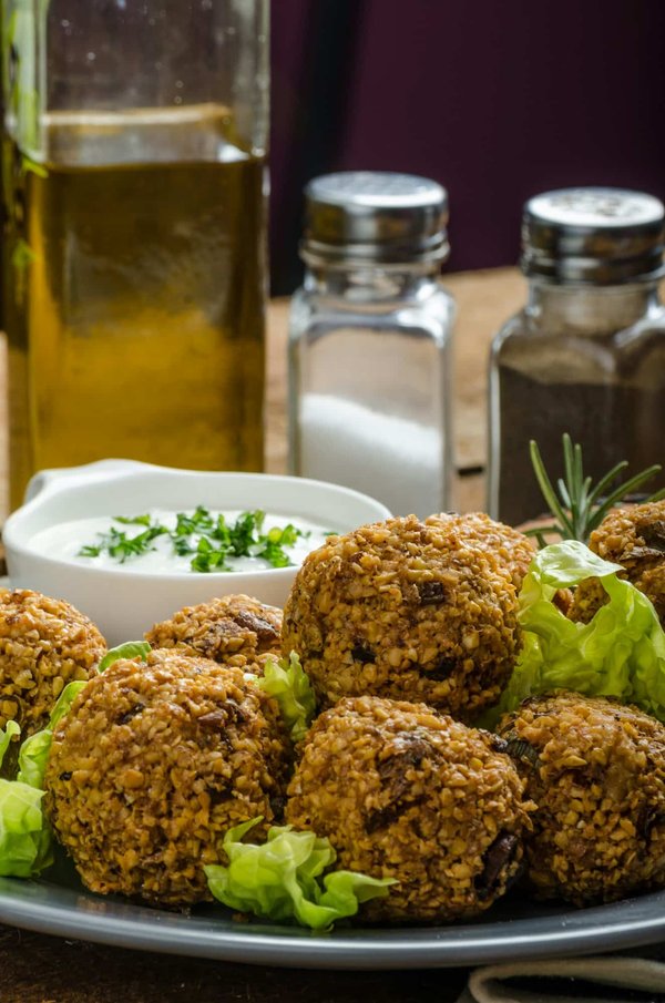 ¿Cuál es la mejor receta para hacer falafel vegetariano crujiente?